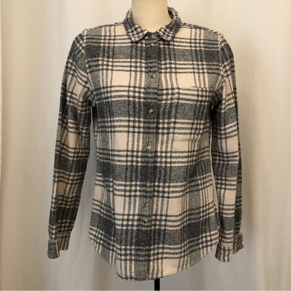 American Eagle slim fit flannel button up. - Picture 1 of 10